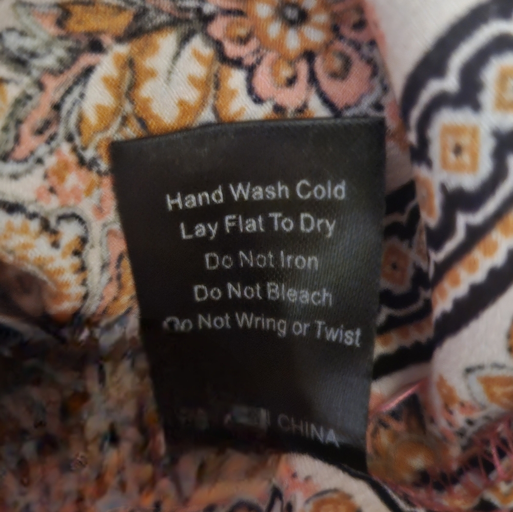 High Low Silk Like Top.  Says Size Small But Fits Like A XL - Picture 5 of 8